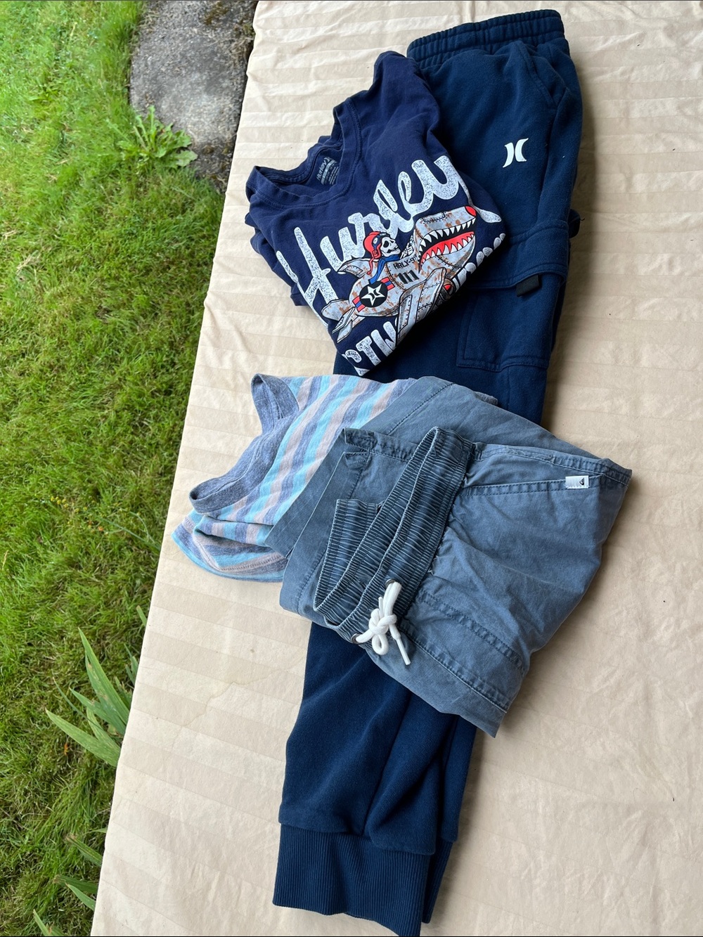 Cool 4 PC Hurley/Quicksilver & Gap Kids shorts, Joggers, Tee  Bundle Sz 10-12